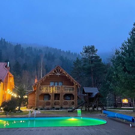 Котедж "Villa Затишна" Mîkulîciîn Exterior foto